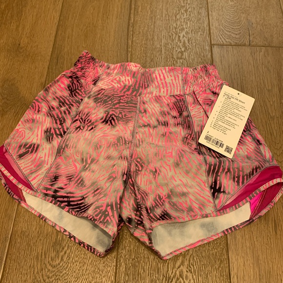 Lululemon Seawheeze After Dusk Reflective Ripened Raspberry Hotty hot shorts - Picture 4 of 8